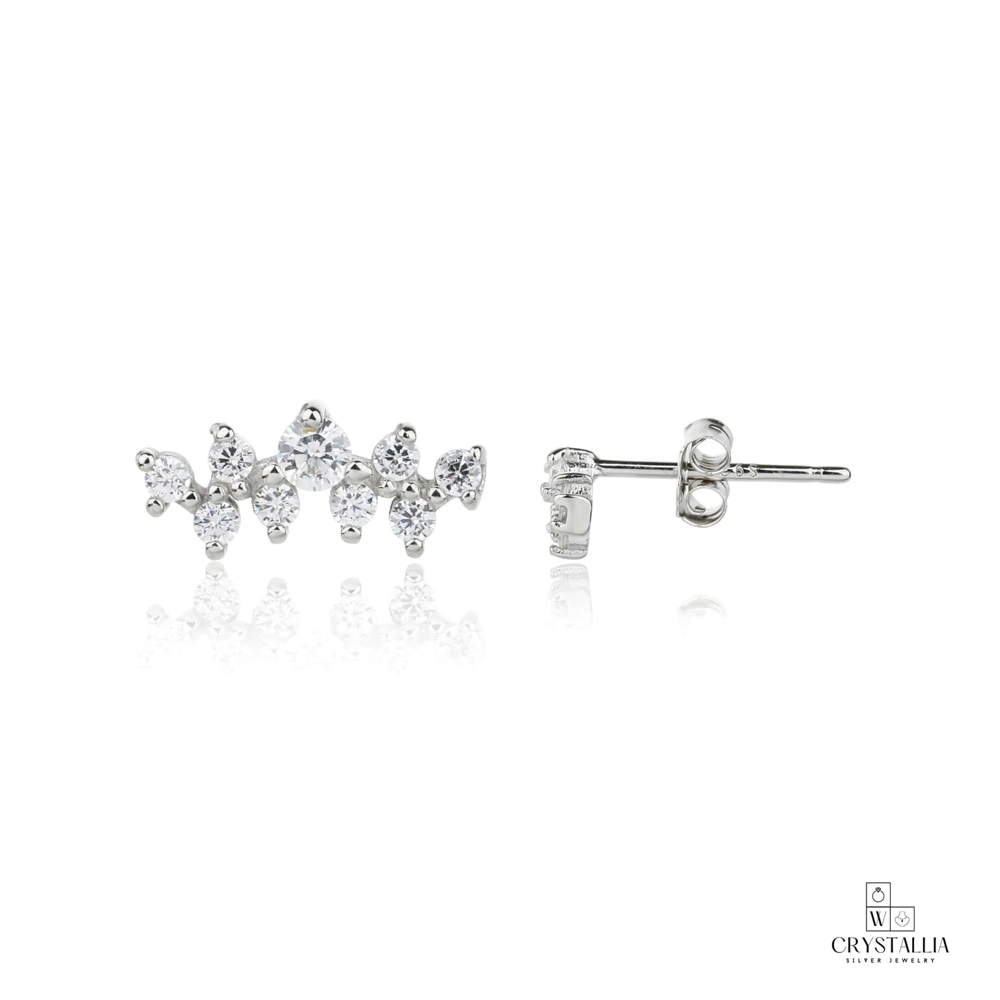 זוג עגילי כסף 925 צמודים לאוזן משובצים באבני קריסטל שקופות ומנצנצות בעיצוב יוקרתי, דגם ZSI035-1 של מותג התכשיטים קריסטליה.