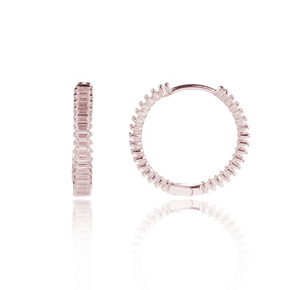 מחפשת עגילי כסף 925 נופלים? הכירי את דגם LOZ035-2 בגוון רוז גולד של קריסטליה. עגילים משובצים זרקונים בעיצוב יוקרתי שמעניק זוהר לכל אירוע. רכשי עכשיו באתר.