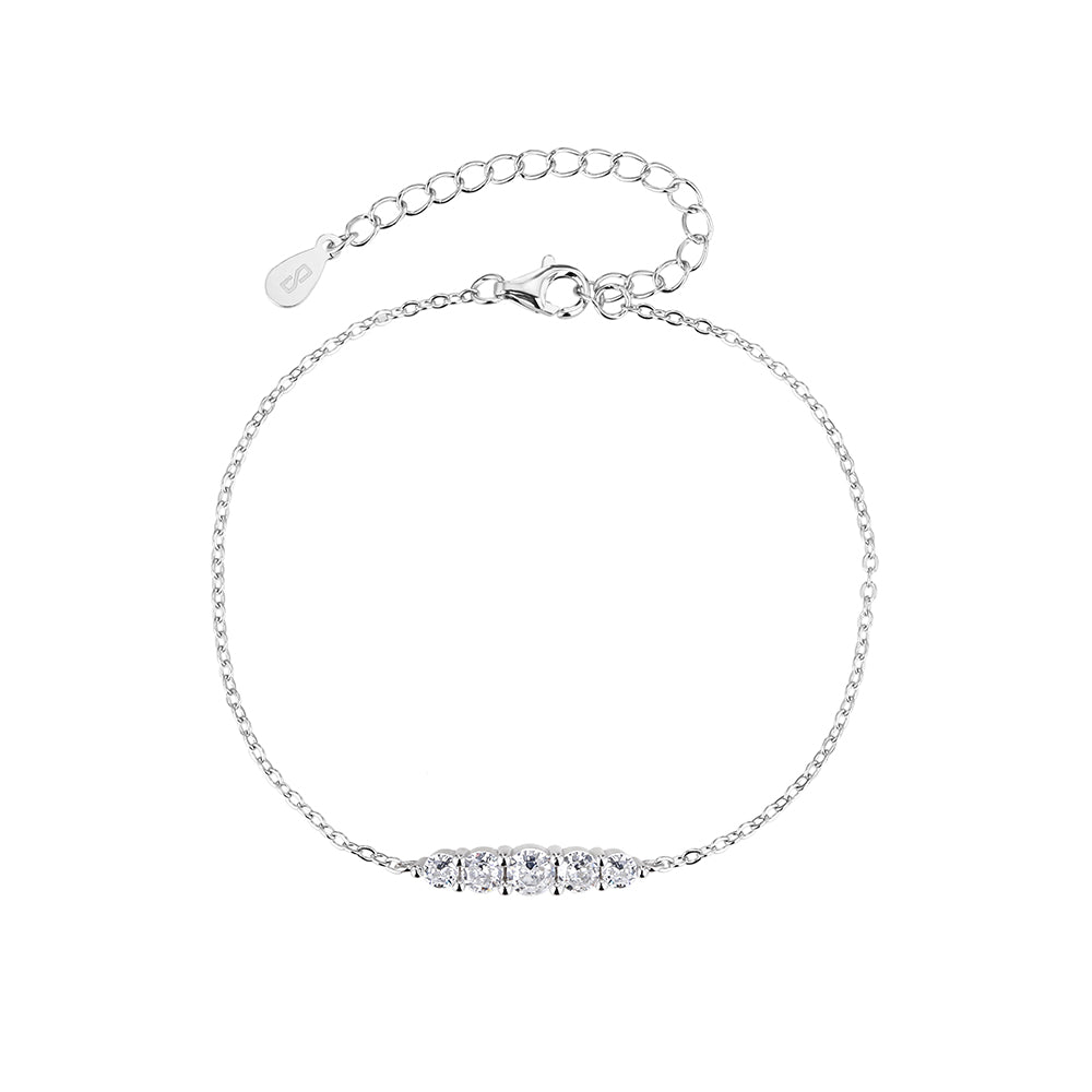 צמיד עשוי כסף אמיתי 925 עם שיבוץ אבני קריסטל איכותיות ואורך מתכוונן של 15 פלוס 5 ס"מ למראה אלגנטי ויוקרתי.