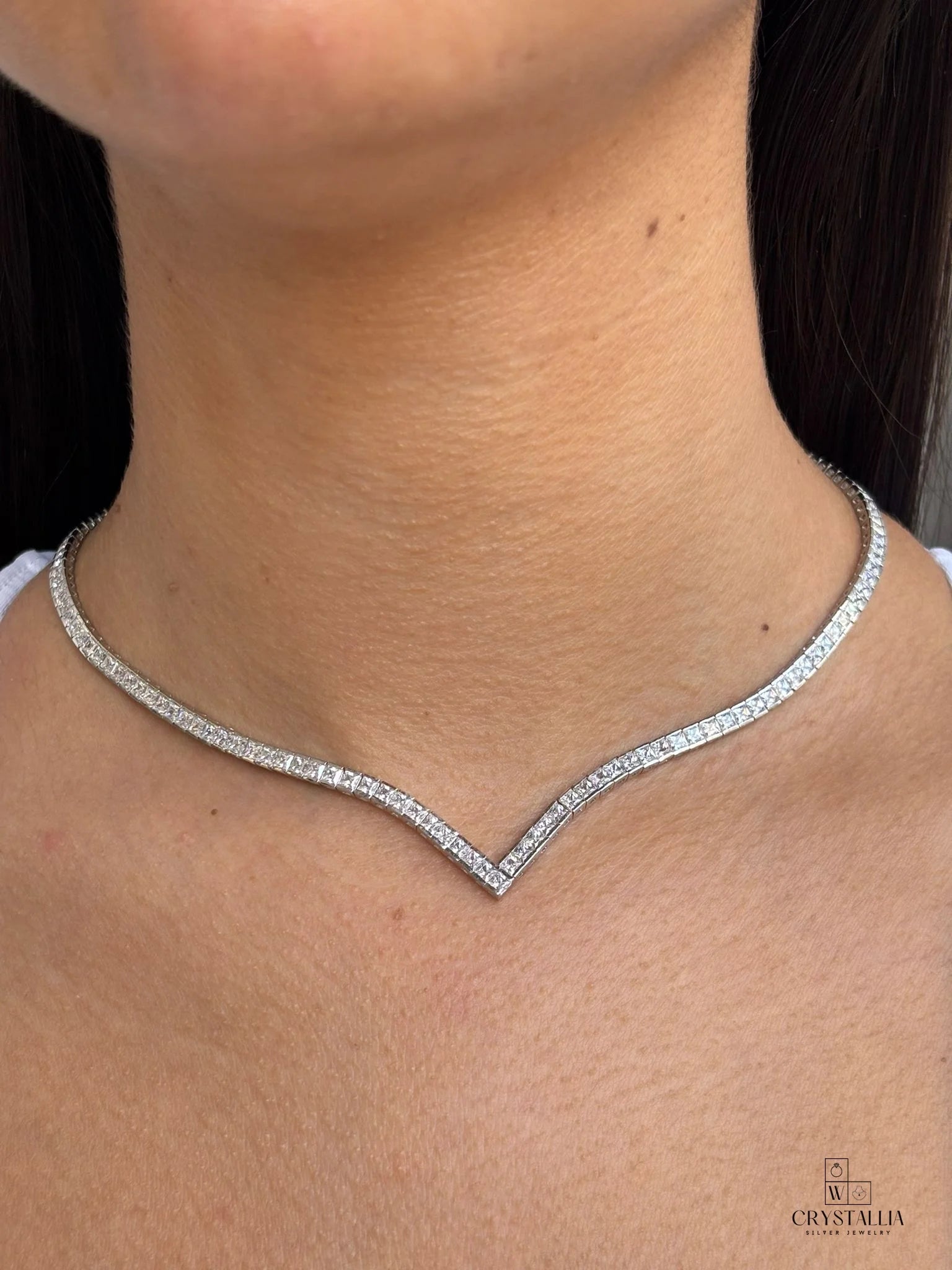 שרשרת טניס 42CM מעוצבת באבני קריסטל וכסף 925 מבית Crystallia לחווית יוקרה יומיומית.