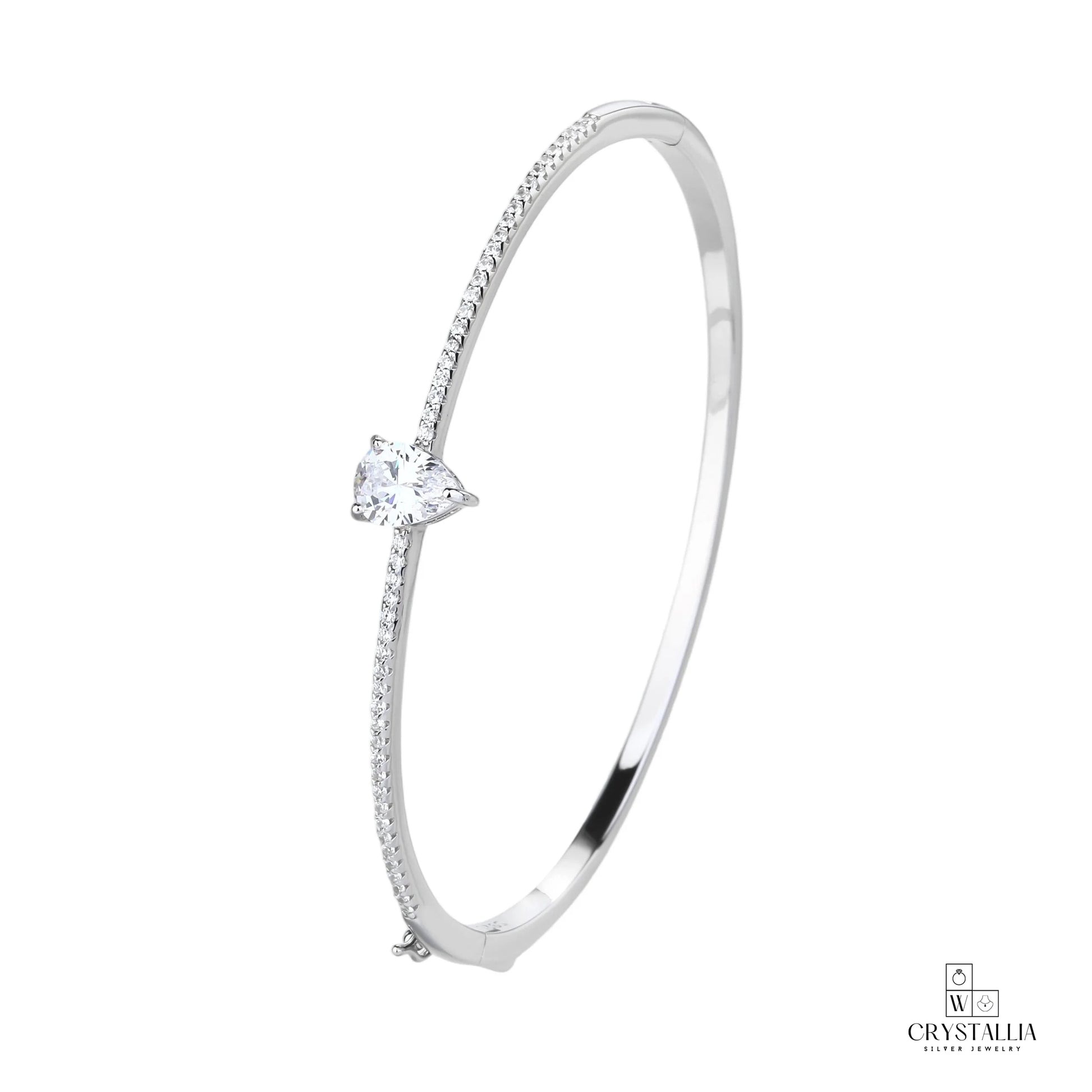 צמיד קשיח יוקרתי מדגם KSI8027-1 של מותג קריסטליה, עשוי כסף אמיתי 925 ומשובץ בשורת אבני קריסטל מנצנצות לאורכו.