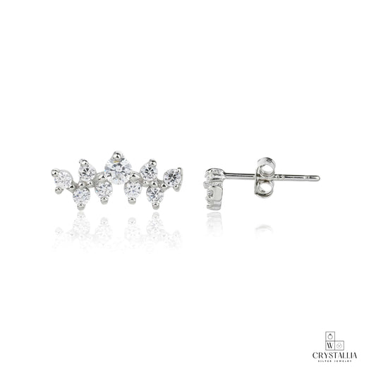 זוג עגילי כסף 925 צמודים לאוזן משובצים באבני קריסטל שקופות ומנצנצות בעיצוב יוקרתי, דגם ZSI035-1 של מותג התכשיטים קריסטליה.