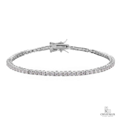 צמיד טניס יוקרתי עשוי כסף סטרלינג 925 ומשובץ בשורת אבני קריסטל באיכות 5A למראה מנצנץ ויוקרתי על פרק כף היד.