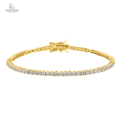 צמיד טניס מעוצב בגימור כסוף עם שיבוץ רציף של אבנים נוצצות, 2mm מבית מותג התכשיטים קריסטליה על רקע נקי.