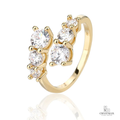 טבעת ZSI715-3 של Crystallia עשויה מכסף 925 ושיבוץ אבני קריסטל מבריקות ליצירת זוהר נקי שמתאים לכל אירוע., תכשיט יוקרתי לאירועים מיוחדים.