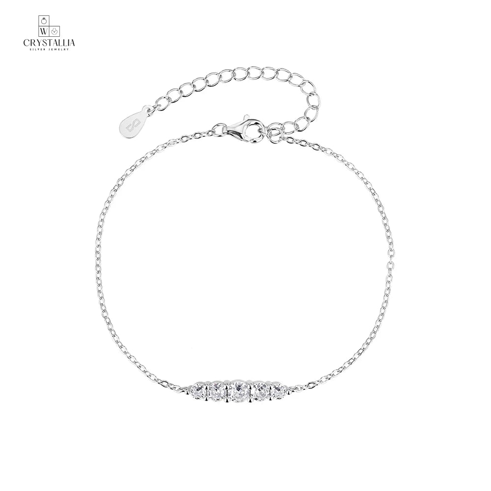 צמיד עשוי כסף אמיתי 925 עם שיבוץ אבני קריסטל איכותיות ואורך מתכוונן של 15 פלוס 5 ס"מ למראה אלגנטי ויוקרתי.