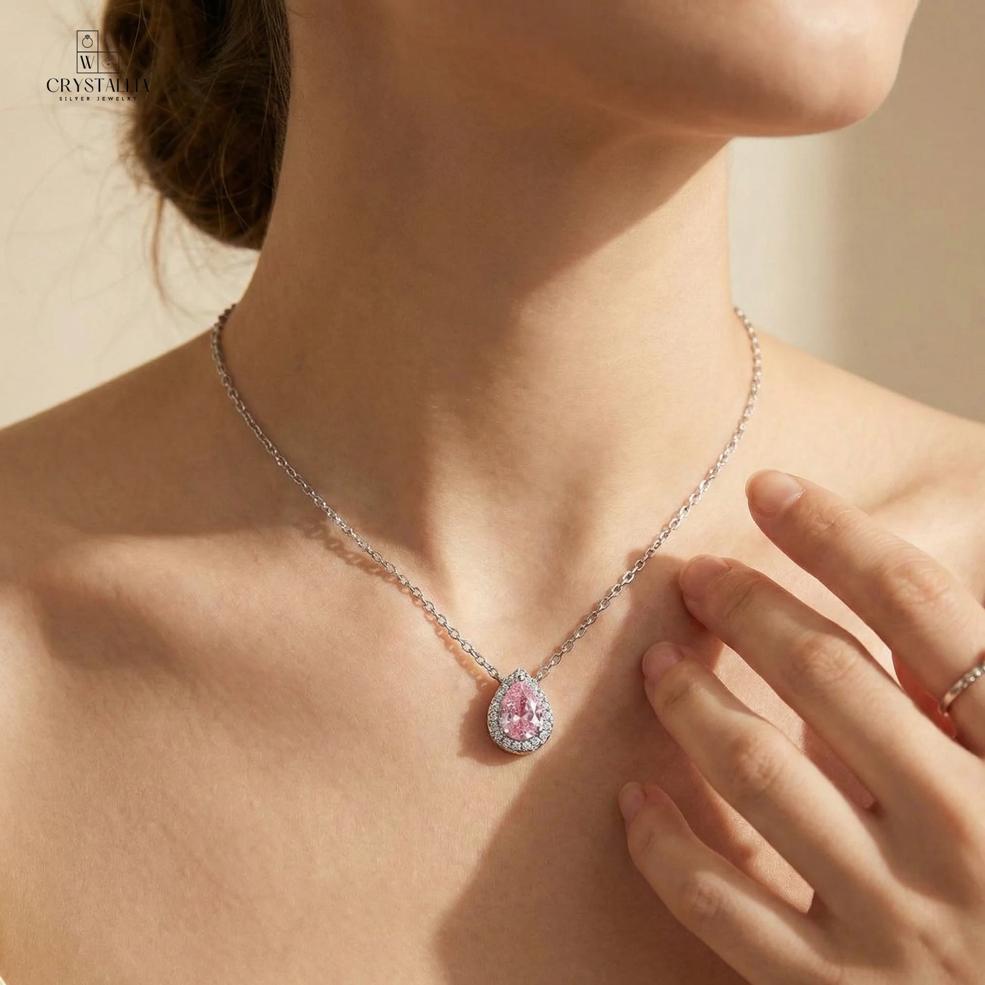 מודל עונדת שרשרת ZSI568-1 עם תליון טיפה ואבן קריסטל ורודה
